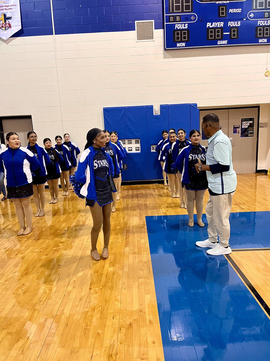 ChavezHS_HISD's tweet photo. Shoutout to Jason for Making the Grade on Fox 26! 🎉 Proud to see his hard work and dedication recognized. Keep up the amazing work, you’re making the Lobos proud! 🐺👏 #MakingTheGrade #ChavezHigh #LoboPride @FOX26Houston https://t.co/yUVF9z6goP