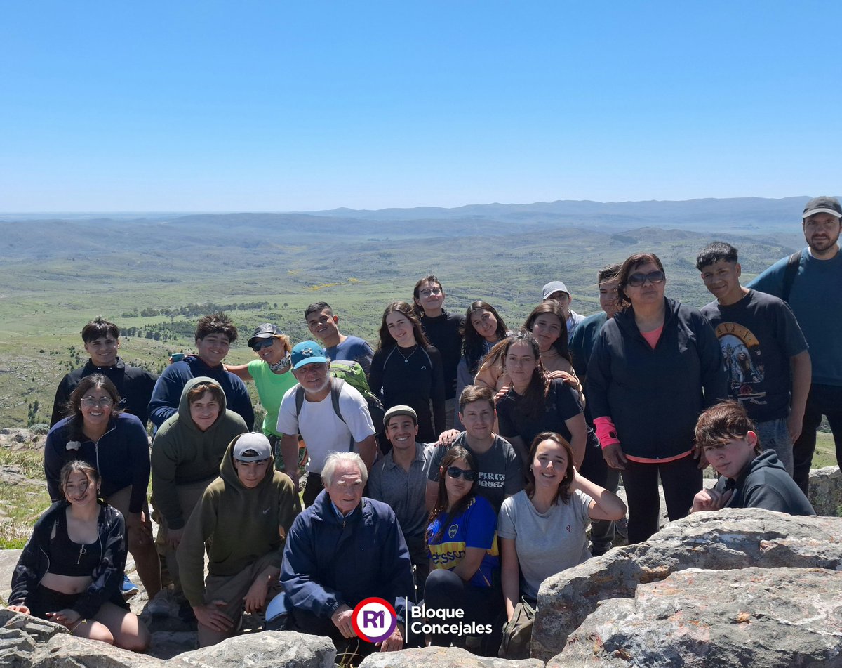RivadaviaPrimer's tweet photo. CIERRE DELIBERANTE JUVENIL 2024 💪🏻

Este finde tuvimos el cierre del CD Juvenil en Sierra de la Ventana, con los chicos de las distintas escuelas del Distrito.

Como bloque felicitamos a los jóvenes y profes que hicieron del viaje una gran experiencia llena de hermosos momentos! https://t.co/e6ktpp0SAN