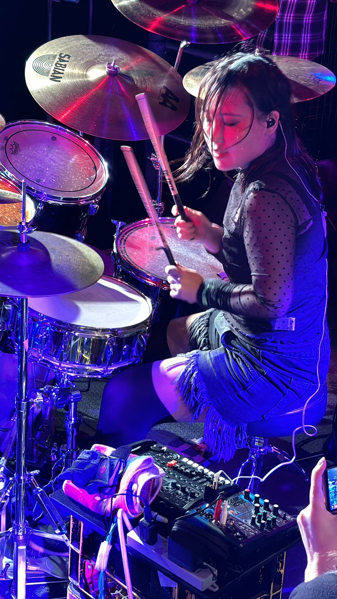 Masa72000's tweet photo. 先日の真横からVer🥁
こんな場所から観れる事自体がレア‼︎ 

#桐子 #ドラマー
 #DRUMVIEW https://t.co/XM5EohxHbO