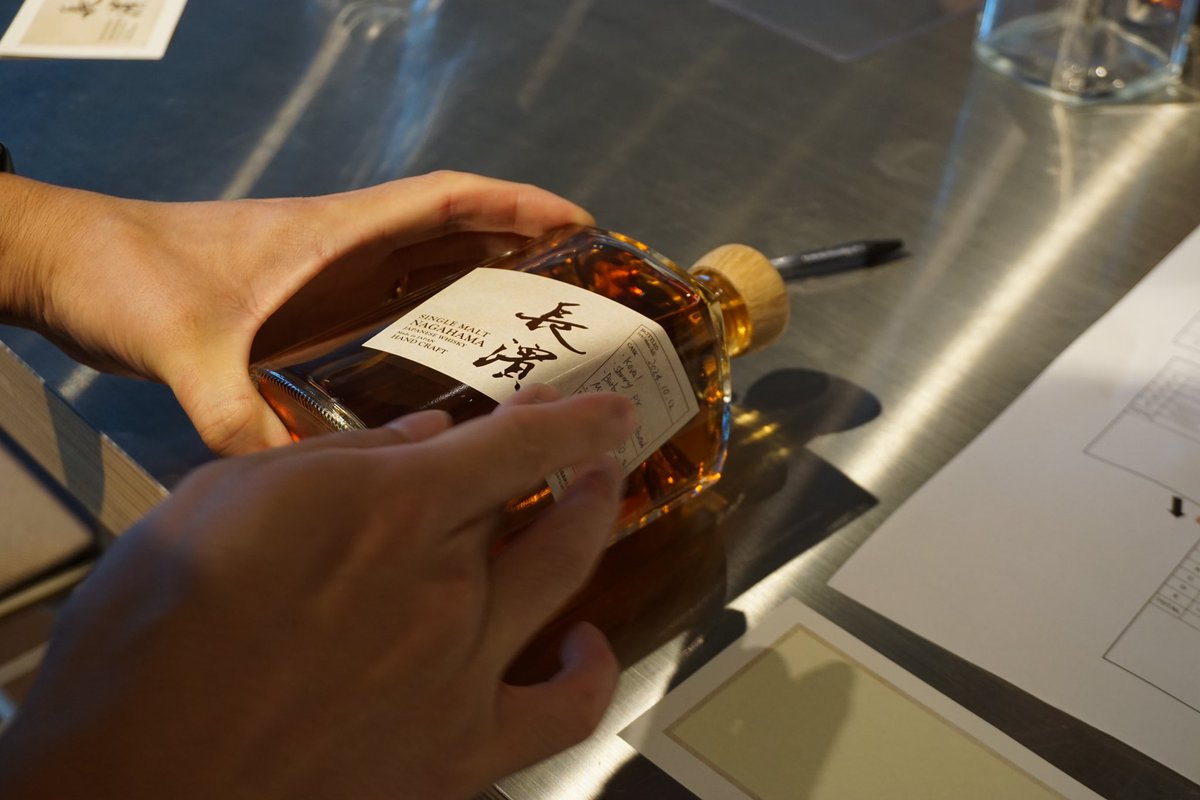 white4423's tweet photo. 遅れましたが長濱フェスにてボトル製作体験してきました。ブレンドはともかく良い思い出になりました☺️手作り感がわかるようラベルはあえて斜め貼り。シーリングもブレンド内容をイメージしてみました🌸🍓🍰 https://t.co/TwPJlDIDU6