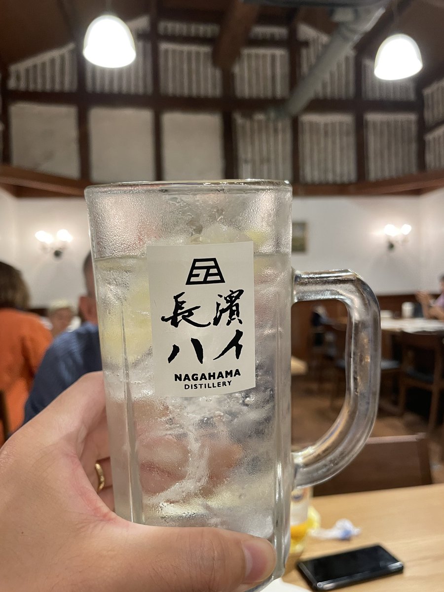 white4423's tweet photo. 遅れましたが長濱フェスにてボトル製作体験してきました。ブレンドはともかく良い思い出になりました☺️手作り感がわかるようラベルはあえて斜め貼り。シーリングもブレンド内容をイメージしてみました🌸🍓🍰 https://t.co/TwPJlDIDU6