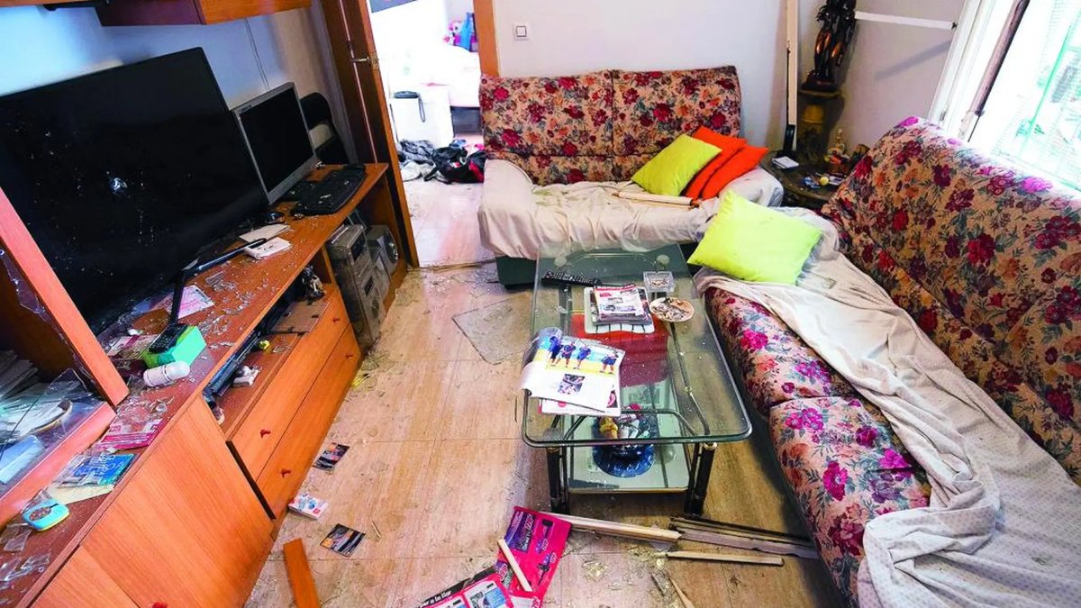 SE FILTRA EL SALÓN DE LA CASA EN JAPÓN ‼️

esta es una foto de una antigua inquilina que se encontro asi el salon, menos mal que alguno tiene ya el cuarto asi y se sentira como en casa <3