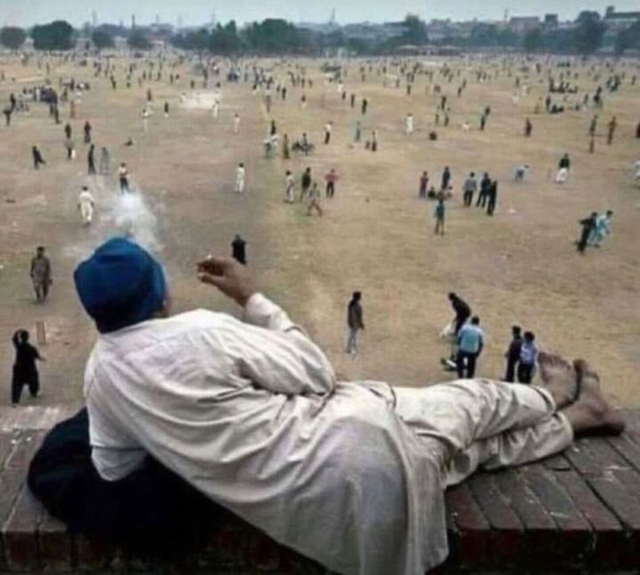 Man city fans watching man united fans mourning over Eric ten hag😂😭