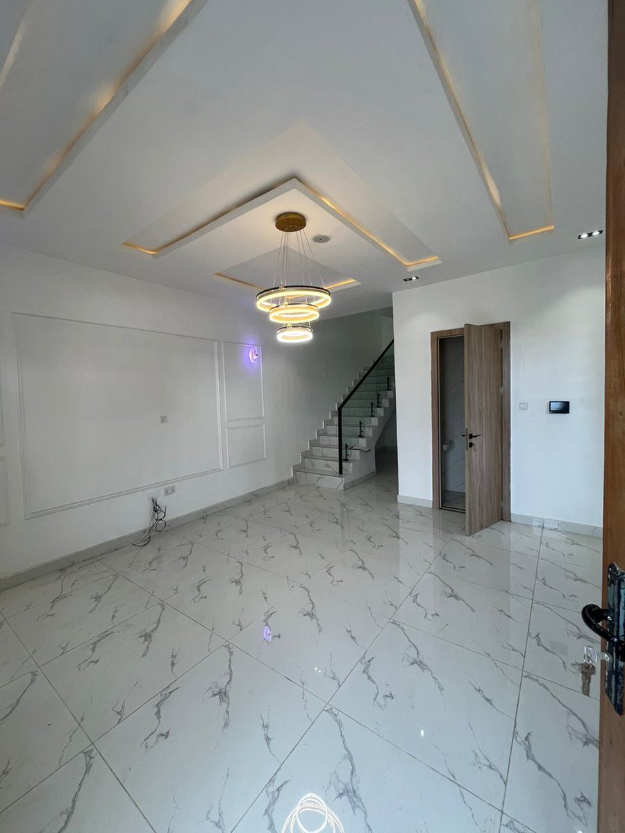 Perihomes1's tweet photo. 4 Bedroom Semi-detached House ‼️ 

📍: VGC

Features:
Secured Estate
Self Serviced 
Spacious 
All Rooms Ensuite 
Family Lounge 
Fitted Kitchen 
A Room BQ 
Etc

Price: 120M

📞: 08029739016
Whatsapp: 08181102910
Perihomes1@gmail.com 

#perihomes #propertyforsale #lagos #property https://t.co/leuacFcunt