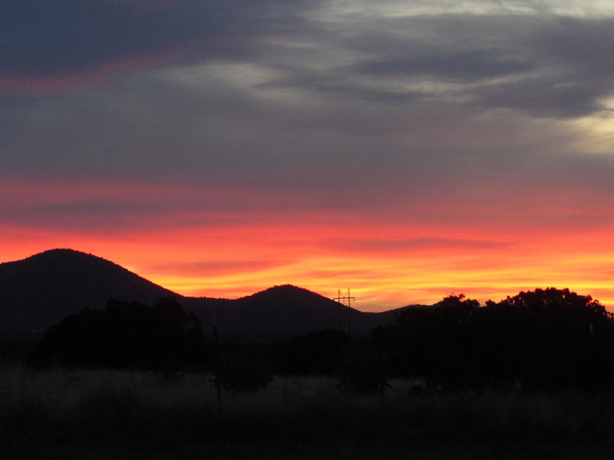 sfpl's tweet image. Good morning from #SantaFeNM!  #LandOfEnchantment #SantaFeSunrise