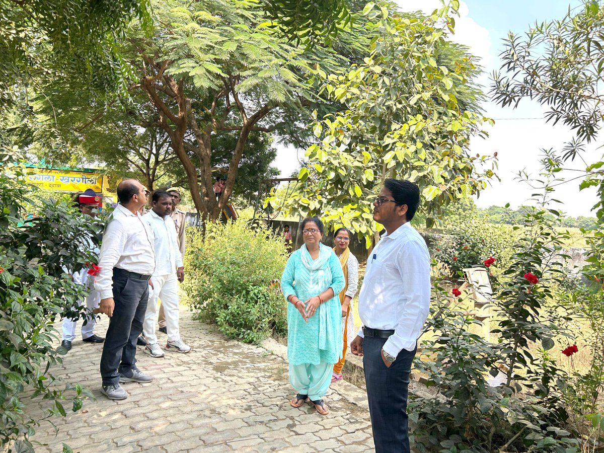 दिनांक 28.10.2024 को ब्लाक बढ़पुरा की ग्राम पंचायत सराय ऐसर के मजरा नगला खरगोली में संचालित प्राथमिक विद्यालय का औचक निरीक्षण किया गया। साफ-सफाई एवं पेयजल आदि की व्यवस्था संतोषजनक पाई गयी। <a href="/DistrictEtawah/">DM Etawah</a> <a href="/CMOfficeUP/">CM Office, GoUP</a> <a href="/InfoDeptUP/">Information and Public Relations Department, UP</a>