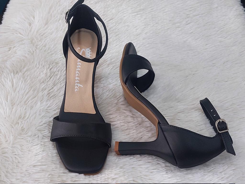 calzado_samanta's tweet photo. Hola buen dia, zapatos negros con taco semifino para toda ocasion @GelitzaRobles @nathccortez @angysofer @pelirroja_gia @barsoomiana @KarenEstefaniaB @_ValerieOk @ACReyesR @TitaValarezo7 @tereqr40 @Poppymrb @alemoralesm @vekale75 @dayanna_arahi @FranFerreroMD @andreitquezada 😍 https://t.co/XuEF1zyUFK