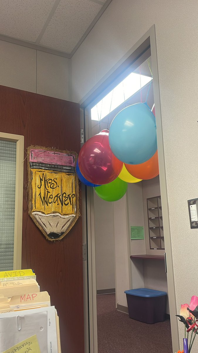 WeaverBrit95339's tweet photo. Nothing like getting to celebrate your birthday at work with some of the best coworkers around ❤️🤍🖤 #gocardinals #happybirthdaytome https://t.co/G10zOjo3bk