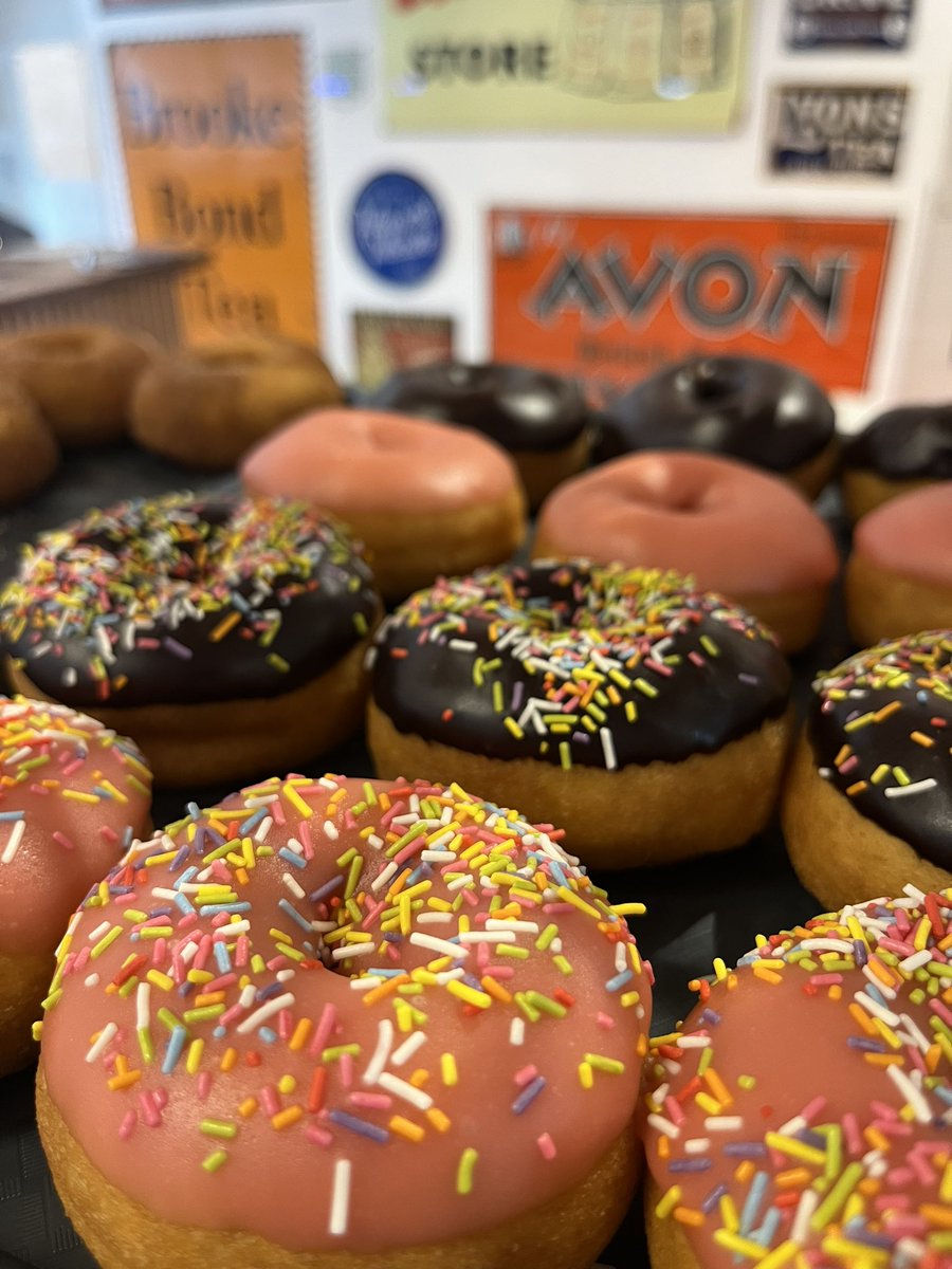 POWER HOUR

7 days a week, 6 classic doughnuts, all down to £1 

Between 1pm and 2pm, everyday, grab a bargain 🎁🍩❤️