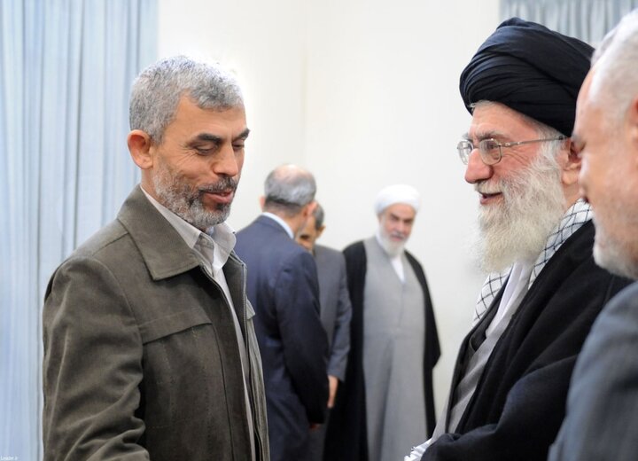 honardoost02's tweet photo. کسی چون شهید سنوار که عمری را به مبارزه با دشمن غاصب و ظالم گذرانده است، سرانجامی جز شهادت شایسته‌ی او نیست.
#لبیک_یا_خامنه_ای 
#پیشوا https://t.co/B6h402Ubpi