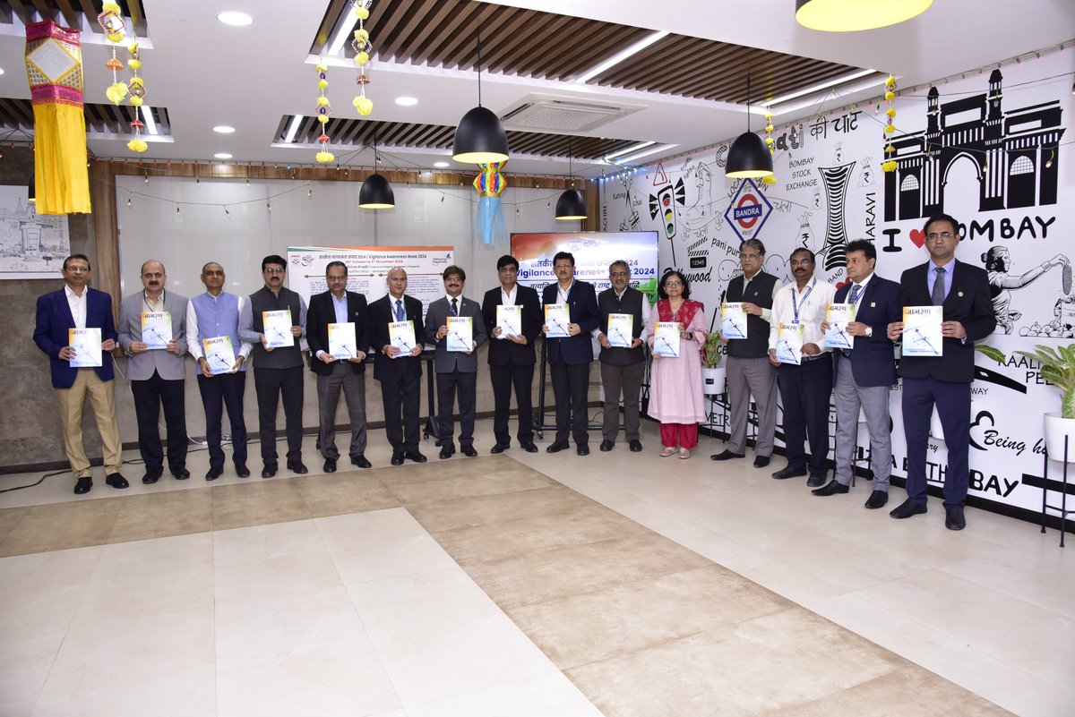 HPCL_Vigilance's tweet photo. @HPCL Management proudly unveiled the 13th edition of ‘Jagran,’ Vigilance Department's in-house Vigilance Awareness magazine. This milestone reflects our dedication to integrity and transparency in every endeavor. Let’s continue to foster Culture of Integrity!!! @CVCIndia https://t.co/wt3r7GfcMm