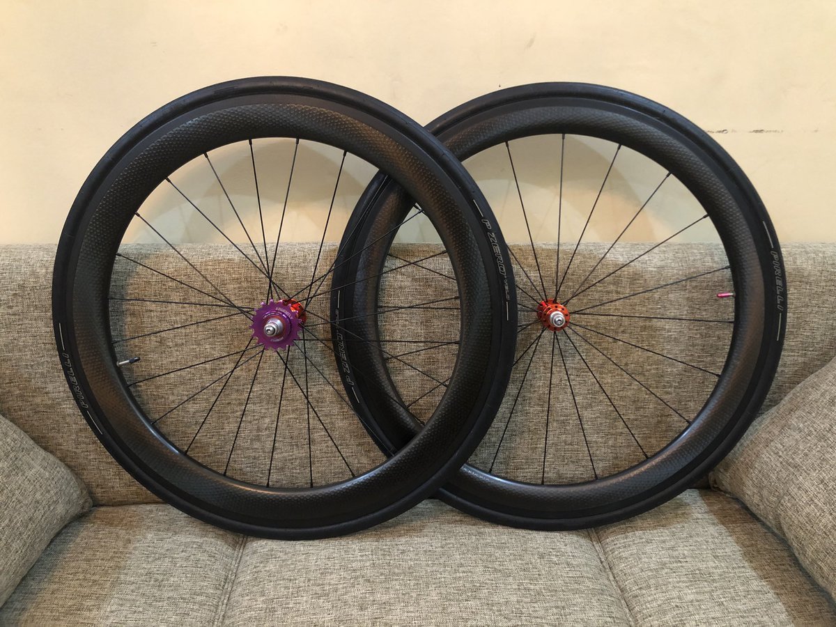 addimasyqi_'s tweet photo. Bismillah
WTS Wheelset carbon FnR,
Tinggal pasang

front rim : zipp 5 cm original
Rear rim : mirip zipp 5.5 cm 2jt an
Hubs : rollcii fnr 20-24
Cogset : ardently 17T
Ban : pirelli pzero 25c inc ban dalem

Harga 6,5jt nett
Cod boleh Nego 😁
Lokasi Jogja, rekber shopee
#fnfjb https://t.co/GEcCtYmHZo