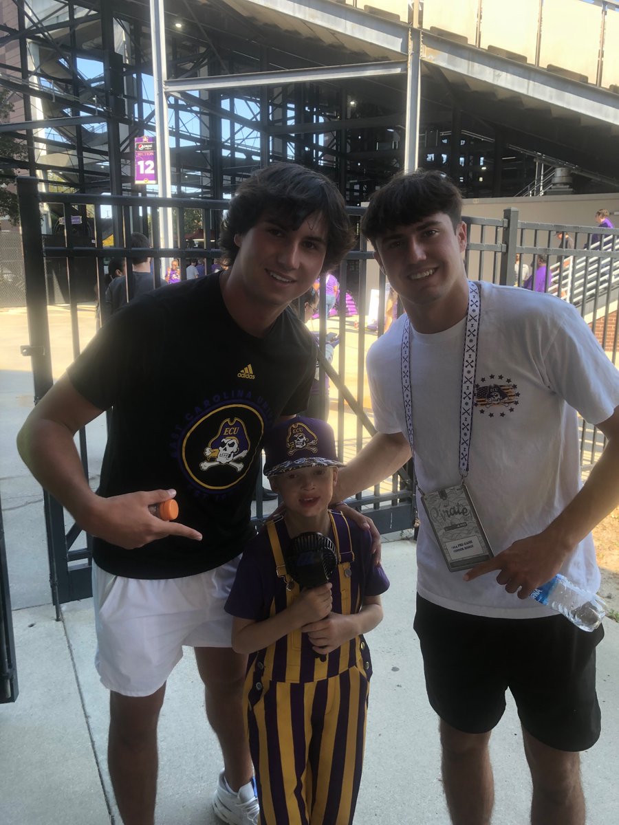 DieHardPirate's tweet image. Great weekend being back in Greenville and getting a win on homecoming. Shoutout to the Hodge brothers for always making the effort to spend time with my son. Great young men. Can’t wait to see them in a Pirate Uniform @ECUPiratesFB @Connor_Hodge_1 @ColeHodge_QB_PG