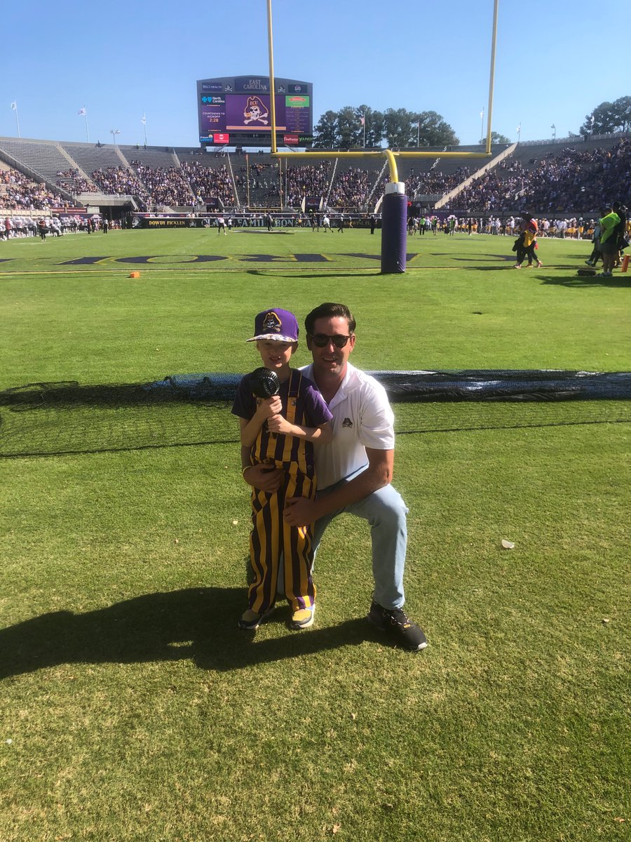 DieHardPirate's tweet image. Great weekend being back in Greenville and getting a win on homecoming. Shoutout to the Hodge brothers for always making the effort to spend time with my son. Great young men. Can’t wait to see them in a Pirate Uniform @ECUPiratesFB @Connor_Hodge_1 @ColeHodge_QB_PG