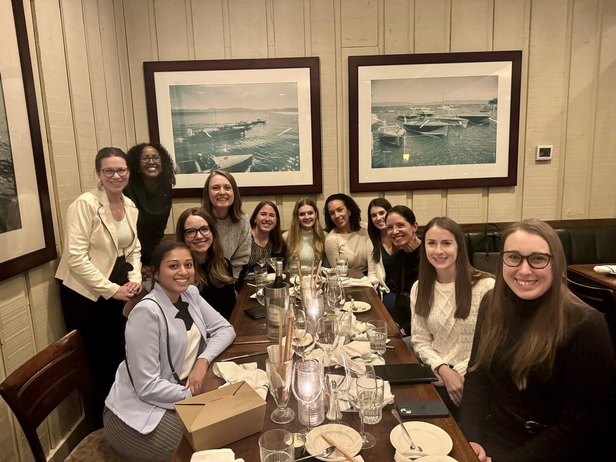 CaThompsonMD's tweet image. Fantastic dinner with @MayoMN_IMRES residents, alumni, & faculty. Thank you @MayoGRIT for including trainees in this wonderful conference! @AleTomasiMD