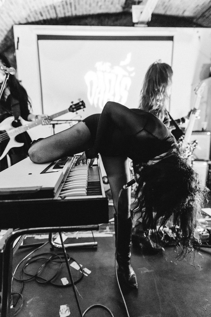 thedartsUS's tweet photo. Farfisa gymnastics class in London,
Oct 2024 📸 Derek Bremner @del_photos 

#thedartsus #boomerangtour2024 #farfisa #alternativetentaclesrecords #adrenalinfixmusic https://t.co/f64hGO6dNc