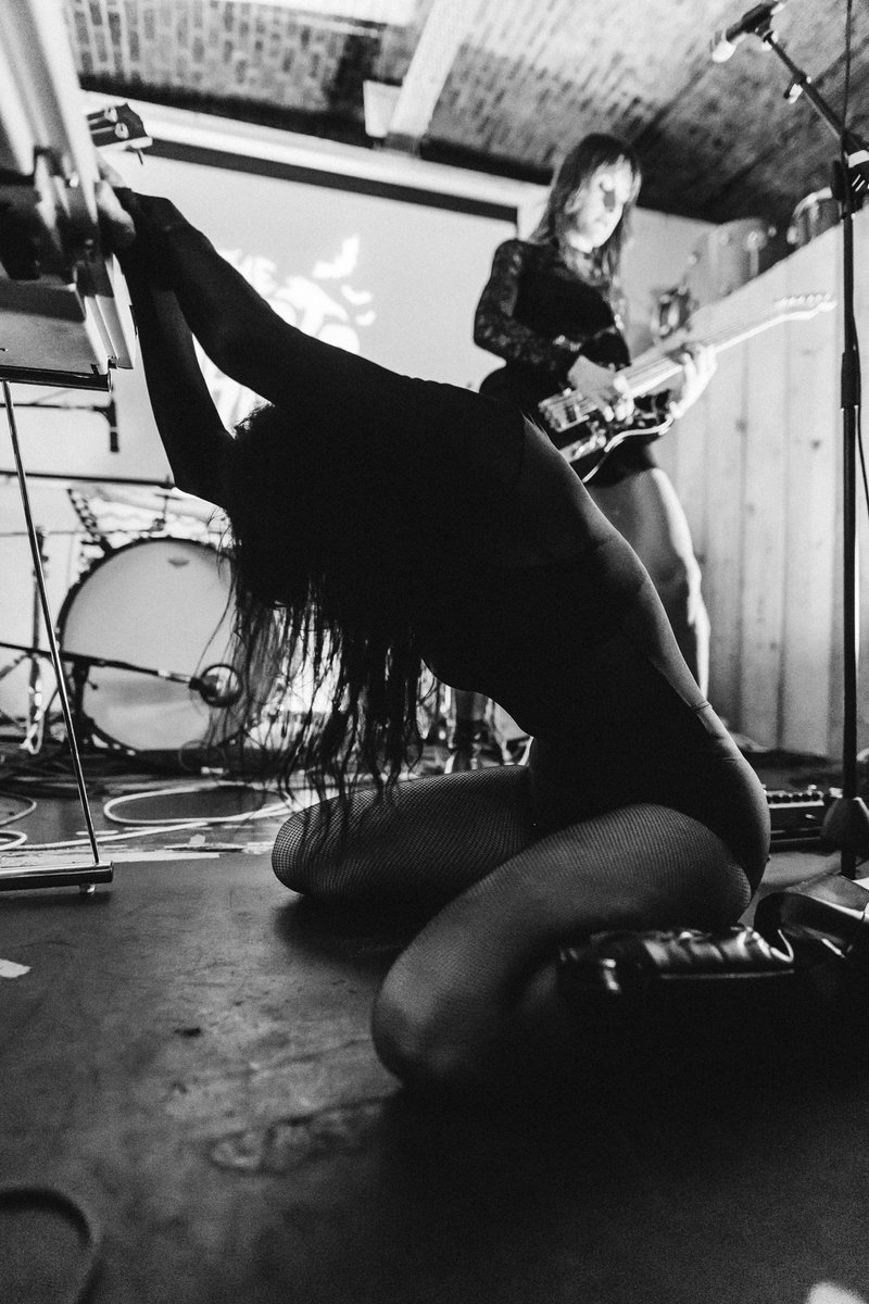 thedartsUS's tweet photo. Farfisa gymnastics class in London,
Oct 2024 📸 Derek Bremner @del_photos 

#thedartsus #boomerangtour2024 #farfisa #alternativetentaclesrecords #adrenalinfixmusic https://t.co/f64hGO6dNc