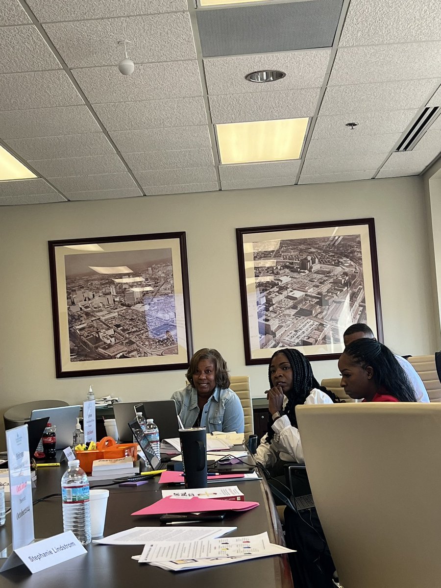 PrincipalsCtr's tweet photo. 🔔 Class is in session❗️🔔
Today’s Aspiring Principals Institute, facilitated by @DrCharaChats, is engaged in a case study investigating 🔎 and identifying the Schools Big Rocks, Principal’s Big 🪨 and her 2️⃣0️⃣ day plan. #CultivatEDleaders🌱 #PrincipalsCtrAPI https://t.co/4IyeRgFop3
