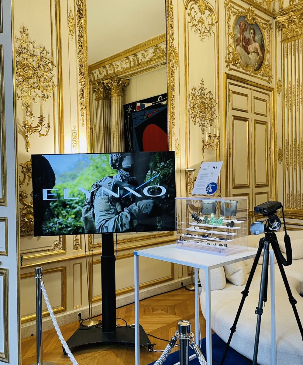 durovray's tweet photo. 🇫🇷👏 L’#Essonne à l’honneur à la Grande Exposition du #FabriquéEnFrance à l’@Elysee !
Félicitations à l’Atelier des cuivres (seule entreprise 🇫🇷 à assembler des trompettes) et @Elynxogroup qui démontrent l’excellence, l’innovation et le savoir-faire de notre beau @CDEssonne. https://t.co/G7ViGLP35y