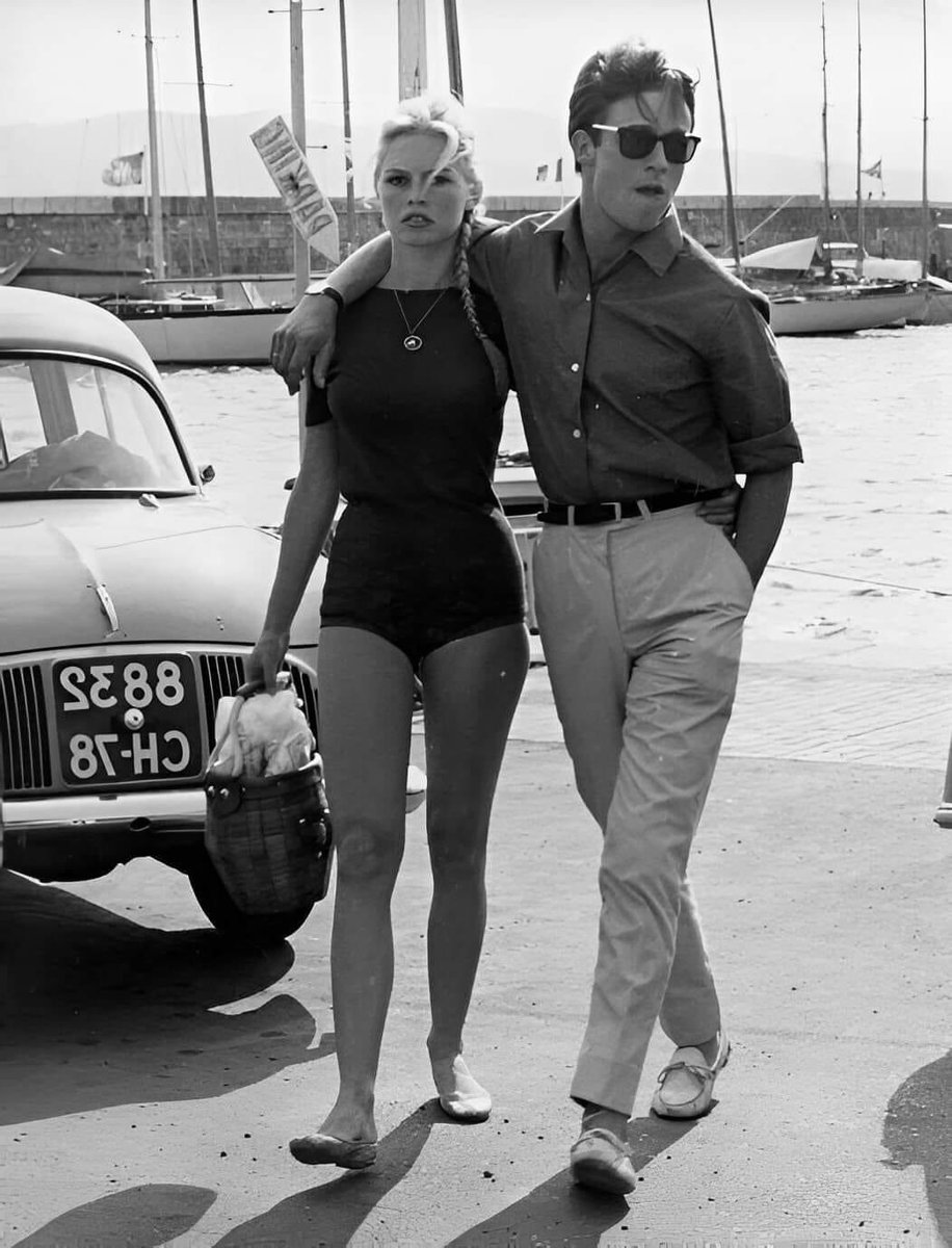 modernhistory's tweet photo. Brigitte Bardot and Alan Delon in 1968. https://t.co/2axZXmI5lw