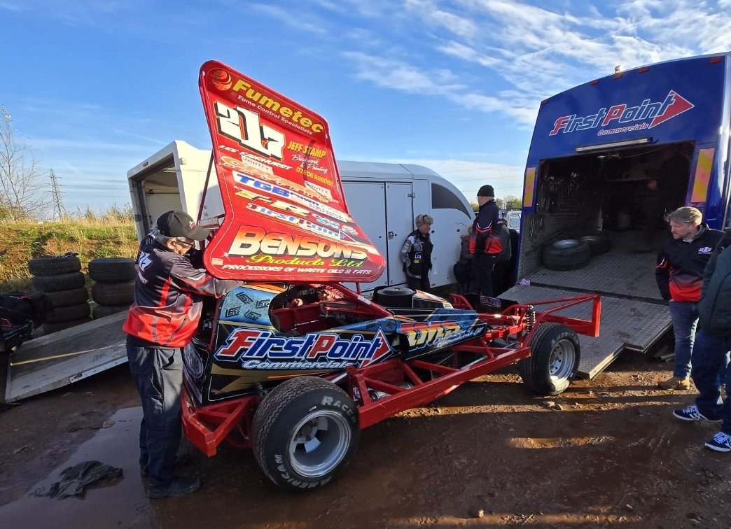 LMPycroftJ4's tweet photo. Many hours ave been spent on getting this car back in this condition.Not 2 mention a shed load of money 2😪 hopefully rewarded with some good results tonight. #newrearbumper #newnerfs #newaxle #anotherwing #repairedwheels #panardrods #prettymucheverything #stockcarracingismagic https://t.co/JdPdDlNCQ6