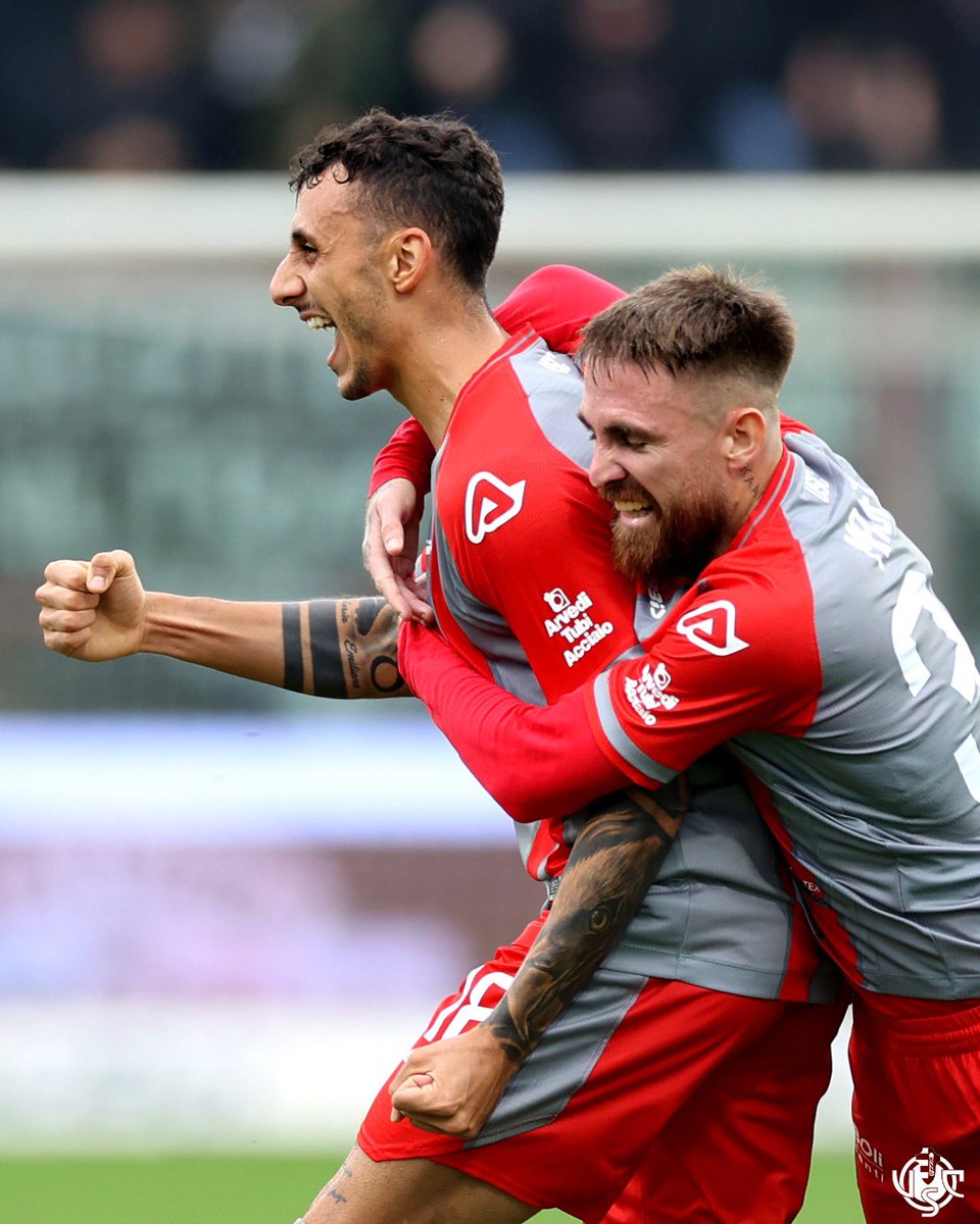 USCremonese's tweet photo. 😍 Terzo gol in stagione per Michele #Collocolo!🩶❤️

#AmarsiAncora #forzagrigiorossi #DaiCremo #SerieBKT #Cremonese #Cremona #CreSal #CremoneseSalernitana https://t.co/PZTlOTaSrs