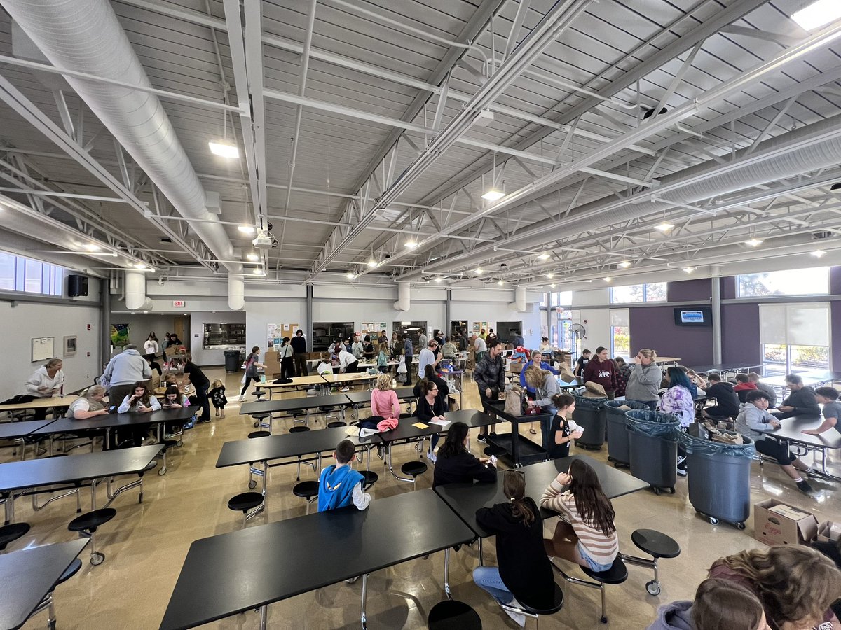 Make a Difference Day in North Branford! Collecting goods for the food shelter during the annual Community Round Up! Thank you to the volunteers and all the residents who left food for us to collect! #NBISHawks