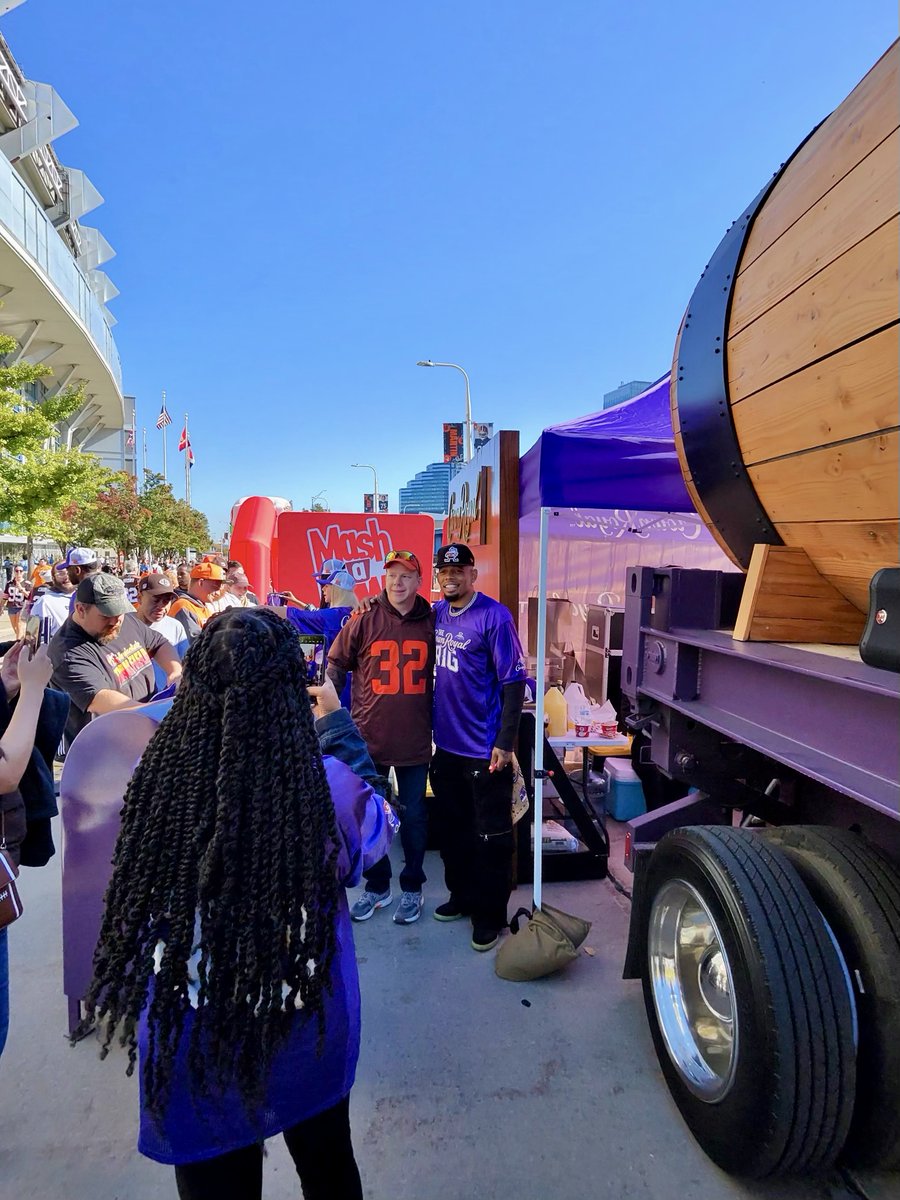 VR Connectd tweet media