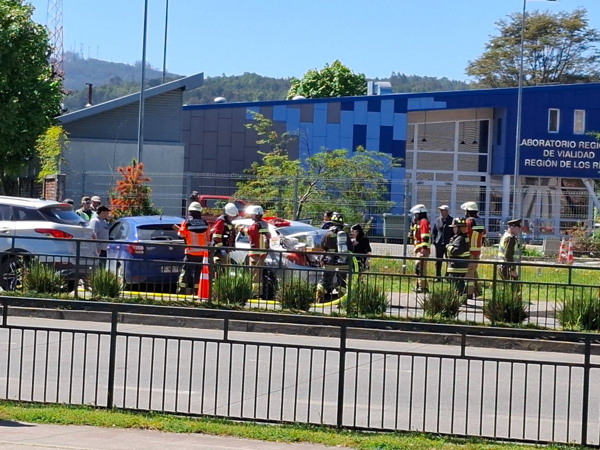 paulabenedit's tweet photo. Accidente frente a Escuela 39 en Las Ánimas #valdiviacl https://t.co/uTC4dkJMhD