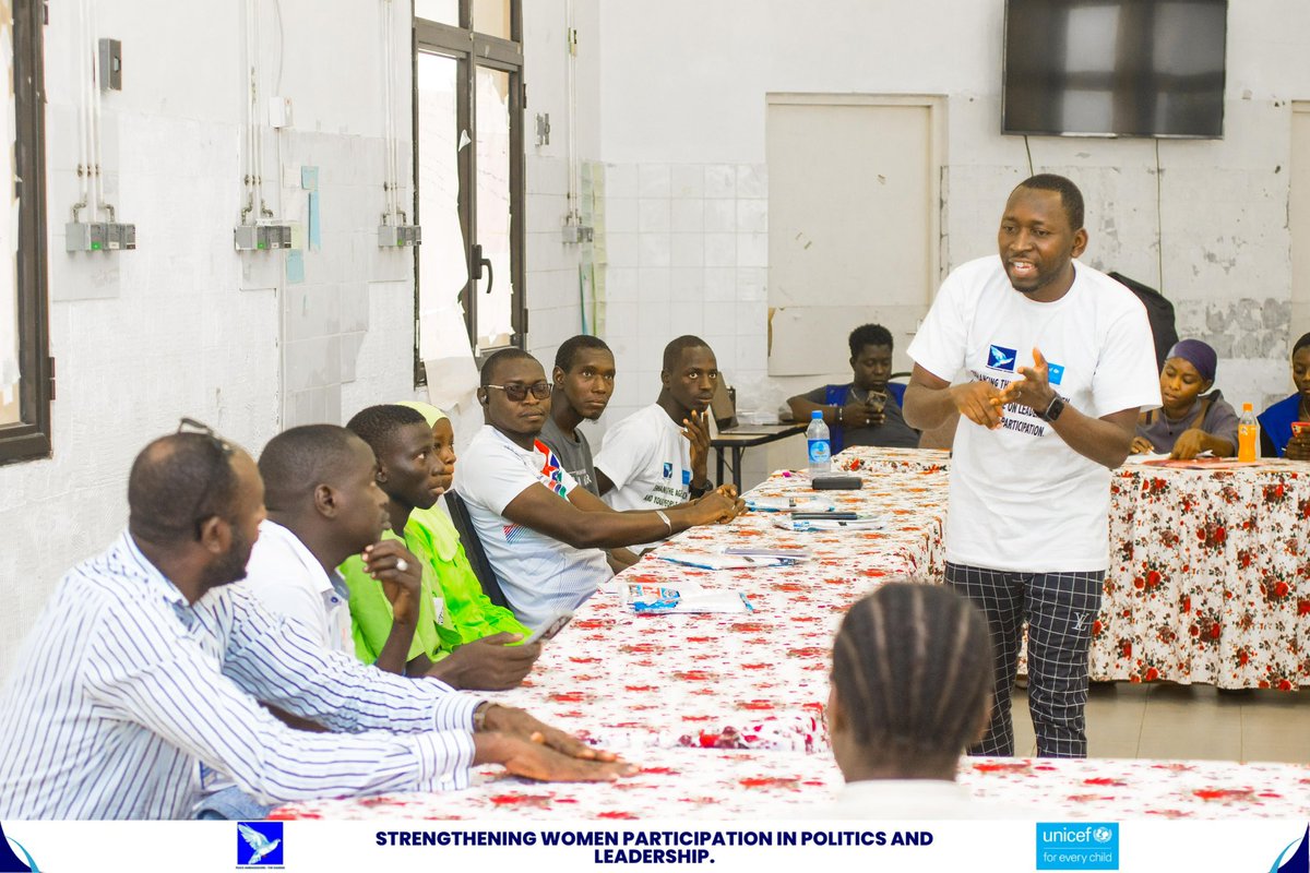 yapeacegambia's tweet photo. We’re still on the road, engaging in discussions to foster a society that upholds women’s participation in politics, influencing leadership and decision making process.

📍NBR

Thanks to support from @UNICEFGambia https://t.co/vhuezG2Tey