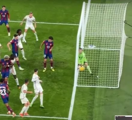 Barca__pictures's tweet image. Useless