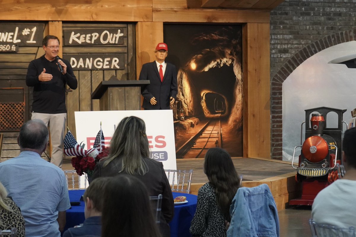 CSexton25's tweet photo. The #FreedomTour stopped into Williamson to show our support for @LeeReevesTN! Thank you to all those who came out and thank you to @JakeMcCalmonTN and his family for hosting! #Stop21 https://t.co/dA0C3QbIlk