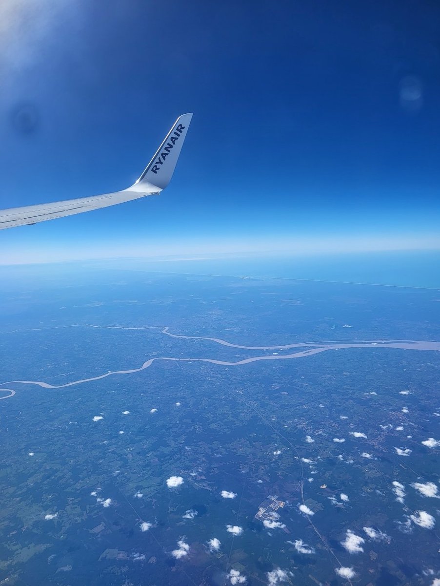 HendrickVerwey's tweet photo. @Shauns_Aviation The confluence of the Garonne and the Dordogne rivers viewed from a flight to Carcassonne last year.
Thank God for Geolocation data on photos - it makes it ever more interesting to travel. https://t.co/lU5cNMIC75