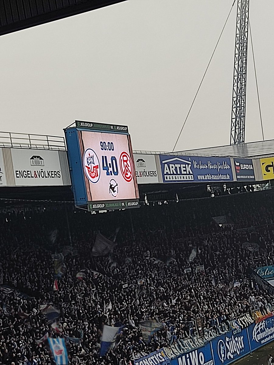 EKleistro's tweet photo. Da biste mal nach langer Zeit wieder im Stadion und dann das. 💙🤍❤️ https://t.co/ifPDlV1fCp
