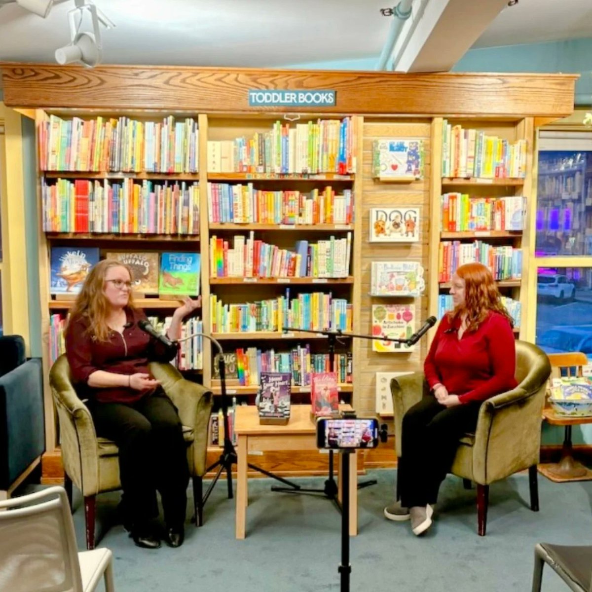 rachelslacey's tweet photo. Had the best time last night at Northshire Bookstore with @ARobertsWrites talking about books! Thanks so much to everyone who came out to see us - it was so great to meet you! Thanks also to my awesome sister and the bestest boy Bo for coming to support me. /1 https://t.co/09ghZAIvhB