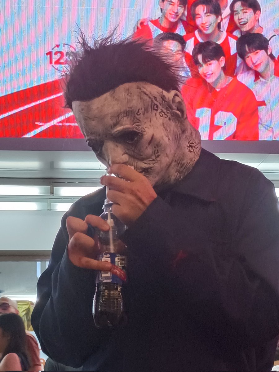iamghostfaceNo1's tweet photo. 🔪 : เมื่อคุณได้กินน้ำครั้งแรก หลังจากเดินคอสมาทั้งวัน #SiamHalloween2024 https://t.co/QV0U15kxol