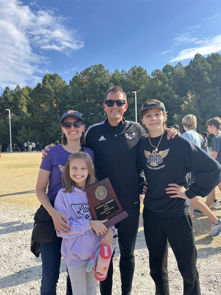 JasonBochert's tweet photo. 🚨HISTORY MADE🚨
For the first time in school history our @HSHSXC Hawks are regional champions! 🎟️ 🥊 to states! Congrats to Brandon and Cruz for all region honors! Congrats boys 👏🏻👏🏻👏🏻 https://t.co/4MqcxeRmkb