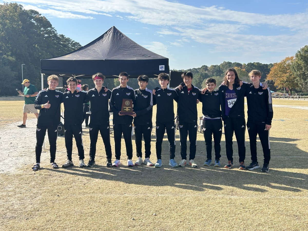 JasonBochert's tweet photo. 🚨HISTORY MADE🚨
For the first time in school history our @HSHSXC Hawks are regional champions! 🎟️ 🥊 to states! Congrats to Brandon and Cruz for all region honors! Congrats boys 👏🏻👏🏻👏🏻 https://t.co/4MqcxeRmkb
