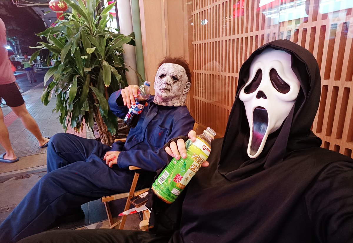 iamghostfaceNo1's tweet photo. 🔪 : เมื่อคุณได้กินน้ำครั้งแรก หลังจากเดินคอสมาทั้งวัน #SiamHalloween2024 https://t.co/QV0U15kxol