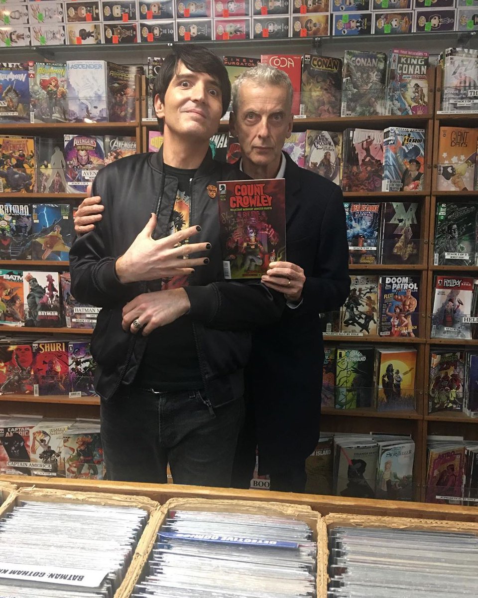 brinatello's tweet photo. #OTD (October 26, 2019): #PeterCapaldi at @oxfordcomics in Atlanta, GA as the #TwelfthDoctor to support #DavidDastmalchian and his comic, #CountCrowley. πΈ: David, @steveagee and Stephen L. Roper II. https://t.co/R5LRNlOiZH https://t.co/u6dfmoGW4S https://t.co/mb0E6RgmQe https://t.co/CZHh7xdawZ