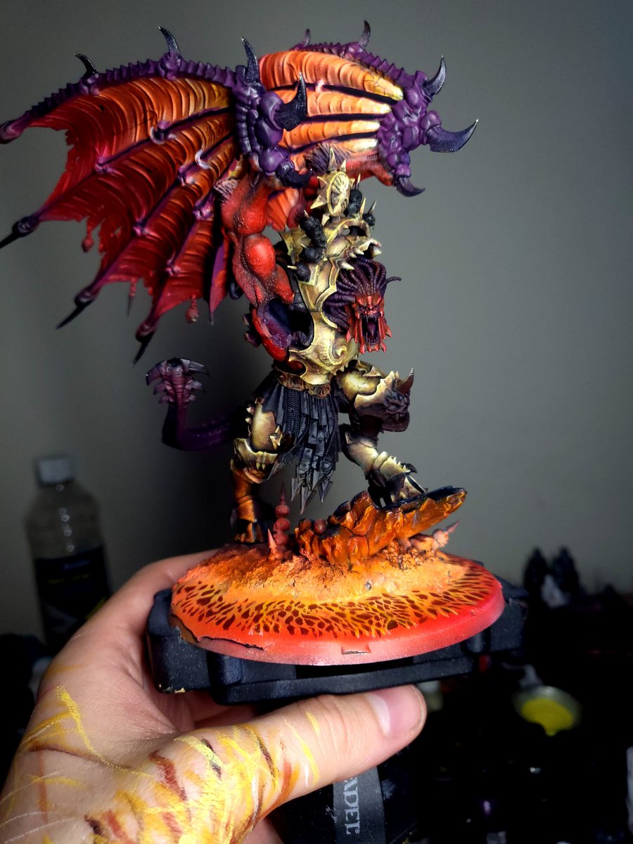 Armour coming along. Not quite as I'd like honestly. But the goal here was to improve on the last time I painted angron and I think that's still happening so I'm happy enough with it