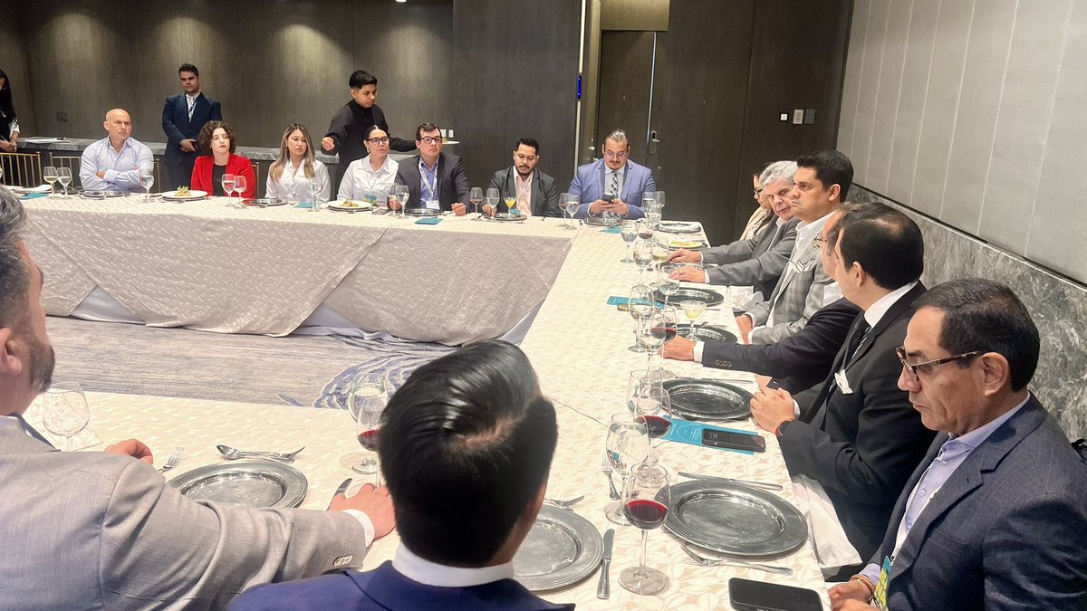 asbama_'s tweet photo. En el marco del desarrollo del Banana Time 2024, sostuvimos una reunión con el clúster bananero y platanero, para adoptar diferentes medidas de contención y promover soluciones ante el Fusarium #RT4 y Moko.🍌🍌🙌 https://t.co/KQPlpbLzAu