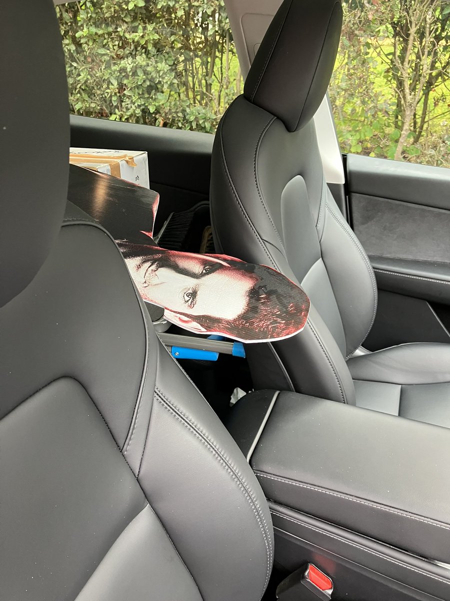 TeamTom10's tweet photo. He wasn’t the least bit distracting whilst driving!! https://t.co/xDXu7YHM6x