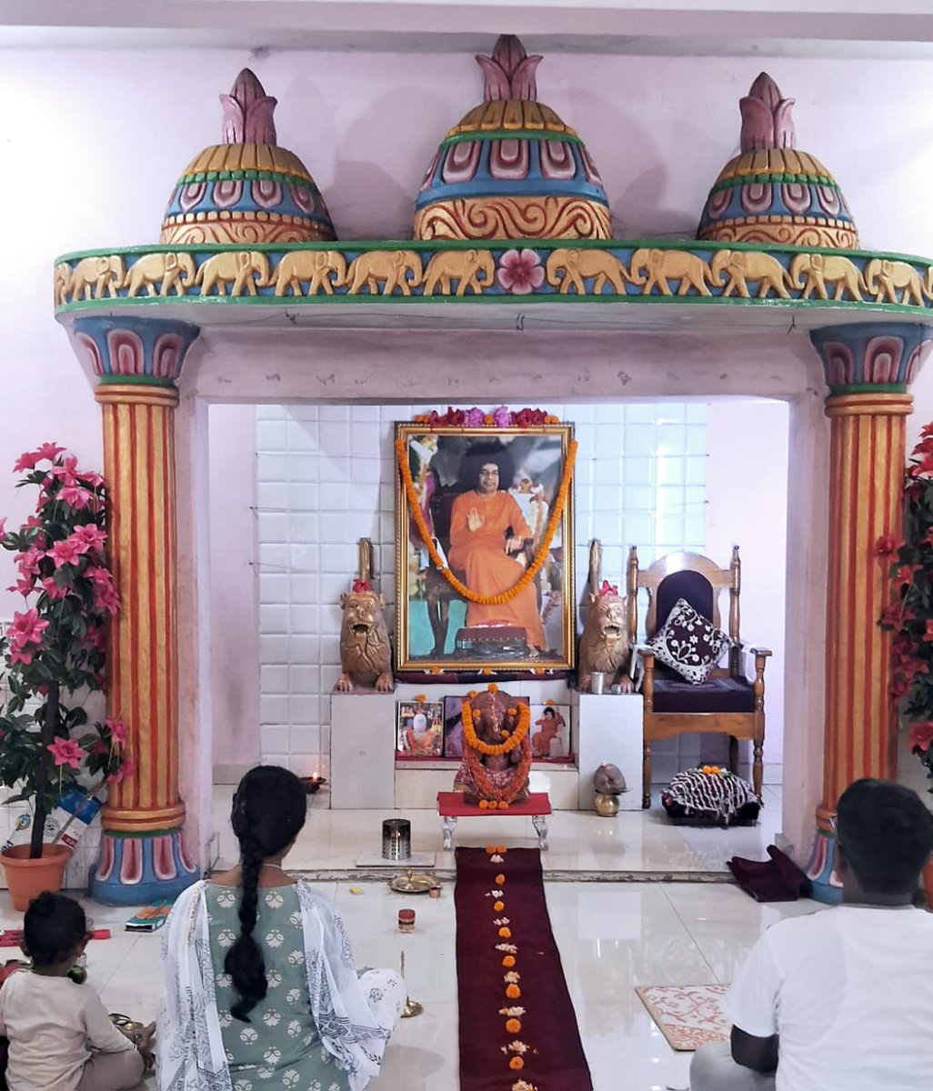 sathyasaiodisha's tweet photo. Loving Sairam..
With the blessings of Sri Sathya Sai Baba, on the occasion of Avatar Declaration Day, the Balipadar Bhajan Mandali of Ganjam-2 Sai District conducted a 99-minute Bhajan and Satsang on 20th October 2024.
#Avatardeclarationday
#99Bhajan
#Ganjam2
-Media Team https://t.co/qDtghz1z2v