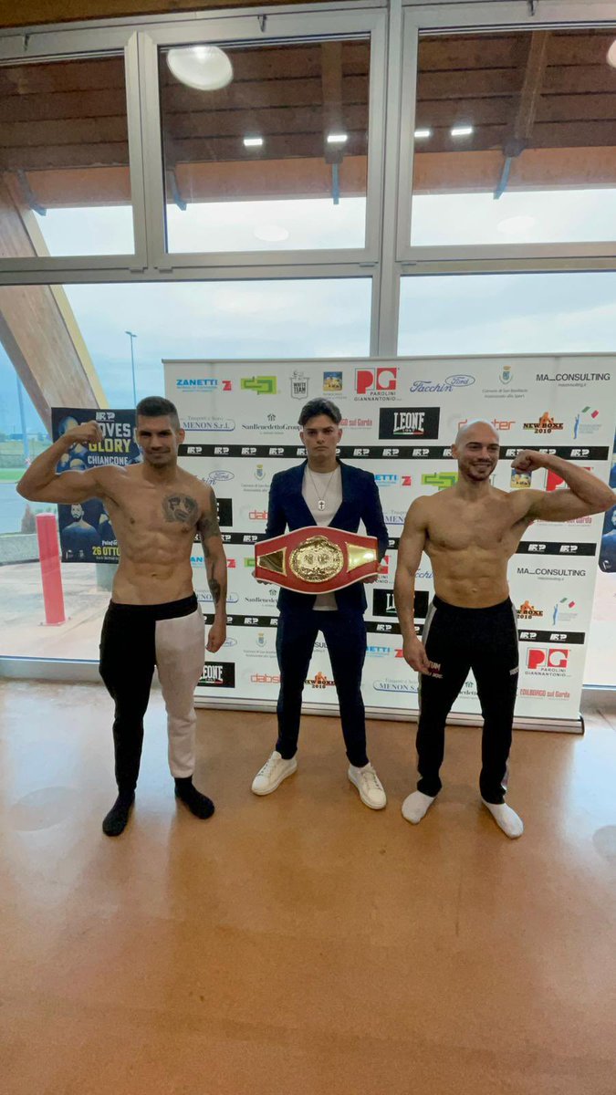 KOBoxing2016's tweet photo. ¡EN PESO!

Hoy nuestro animal Jaquero demostrará de que está hecho.

¡A conquistar Italia!

#Boxeo #BoxeoProfesional #BoxeoInternacional #IBFMediterraneo #KOBoxing #EvolutionBoxing #FernandoLaPesadillaJaquero https://t.co/azdhvJw0xA
