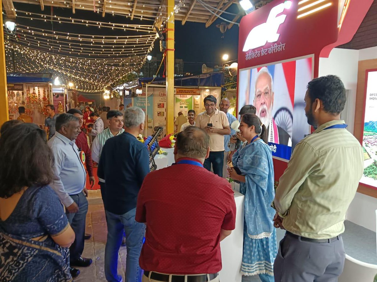 dfccil_india's tweet photo. Sh. Praveen Kumar, MD/DFCCIL, along with Sh. Shobhit Bhatnagar, Dir/OP&amp;BD &amp; other officials, visited  the #DFCCIL exhibit at '10th Vibrant India-2024' at #DelhiHaat, Pitampura, New Delhi! 
Visit us until October 27 to explore the future of freight!

#TransformingTransportation https://t.co/qRucMVDGuc