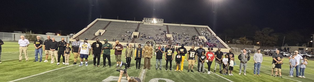 coxbrianh's tweet photo. The 2003 State Championship team was recognized last night at @lrtigerfootball Homecoming. It was great to see these guys and to see dad back on the #Tiger sideline. #LRCentral #TigerPride https://t.co/UytzgQbDUr