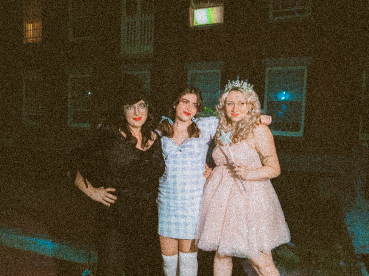 _OhOphelia_'s tweet photo. The yellow brick road if it slayed https://t.co/59siMxySkw