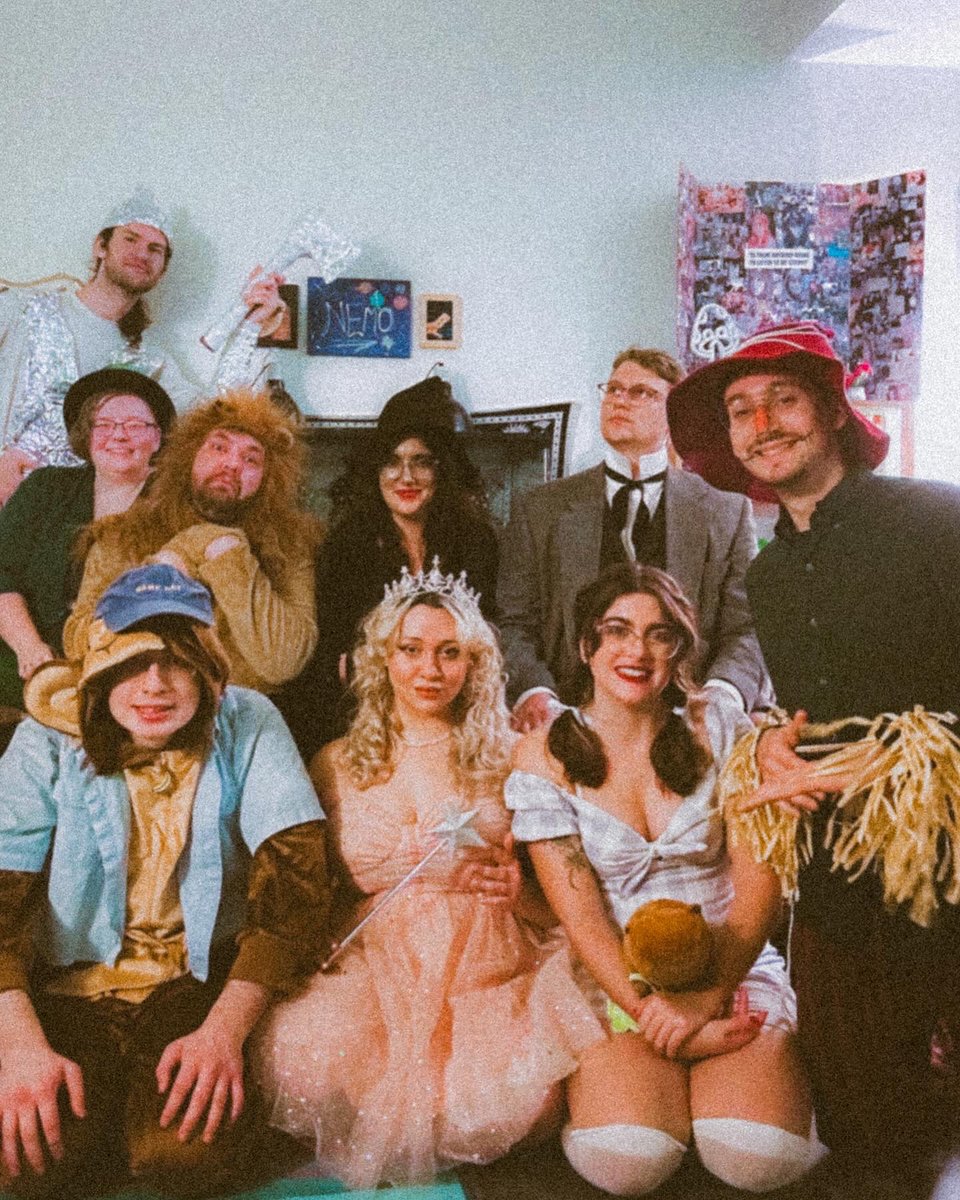 _OhOphelia_'s tweet photo. The yellow brick road if it slayed https://t.co/59siMxySkw