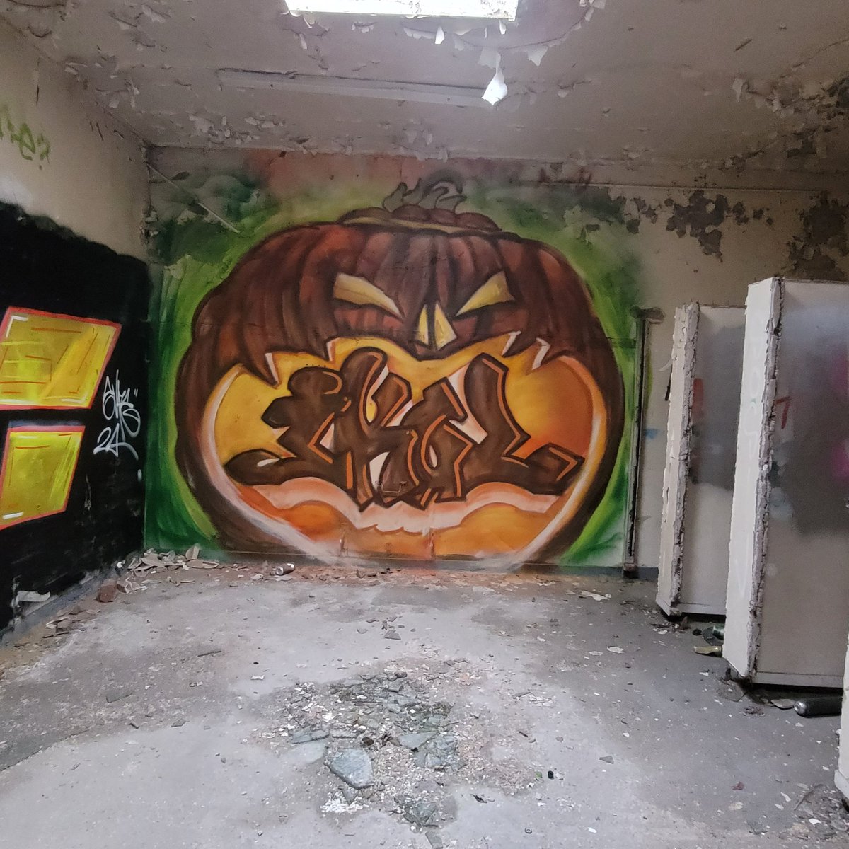 lorps's tweet photo. Researching abandoned places for Violet's Photography Higher. Lovely seeing her enjoying it all https://t.co/CXGPzmEDPF
